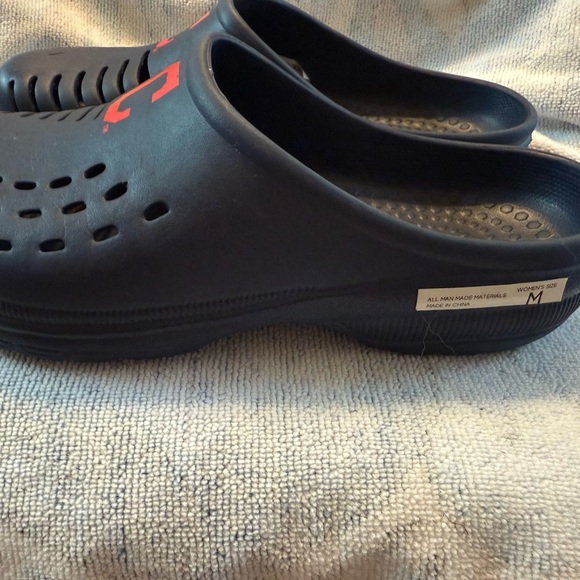 Cleveland Guardians Navy Slip-On Clogs with Red Lettering - Picture 7 of 10